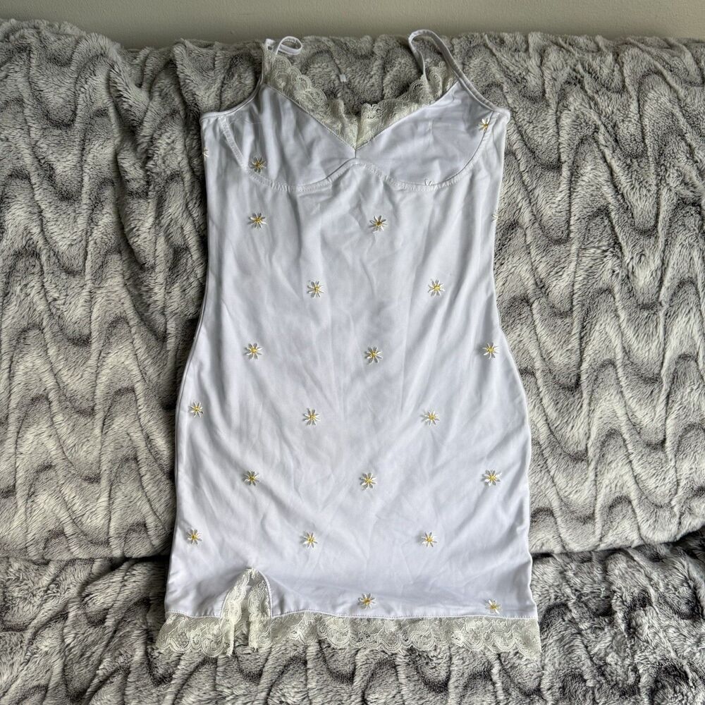 Women's White Daisy Embroidered Lace Trim Mesh MINI Bodycon Dress Sz M